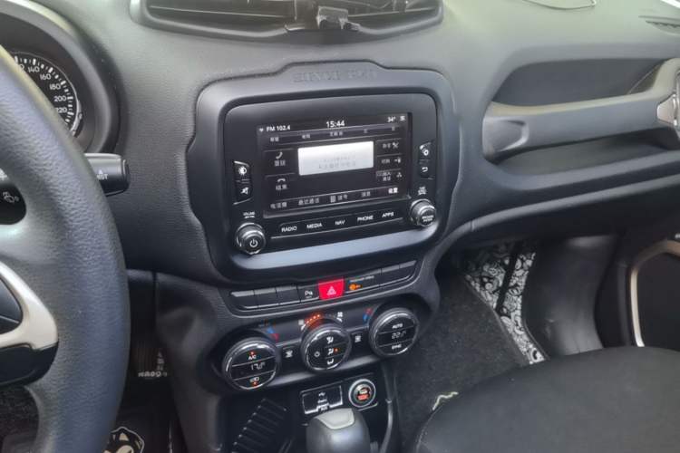 Used Jeep Renegade 2016 1.4T Automatic Jingneng Version+ Audio And AC Panel