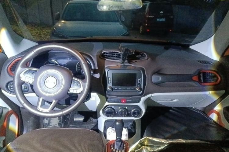 Used Jeep Renegade 2016 1.4T Automatic Jingneng Version+ Center Console