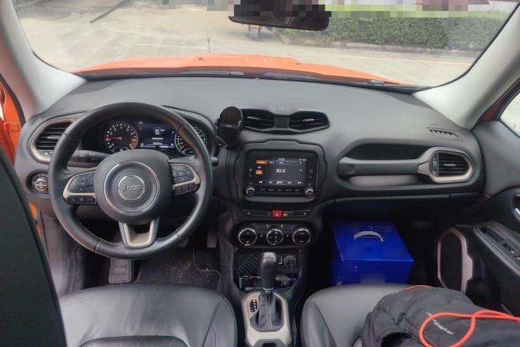 Used Jeep Renegade 2016 1.4T Automatic Smart Edition Center Console