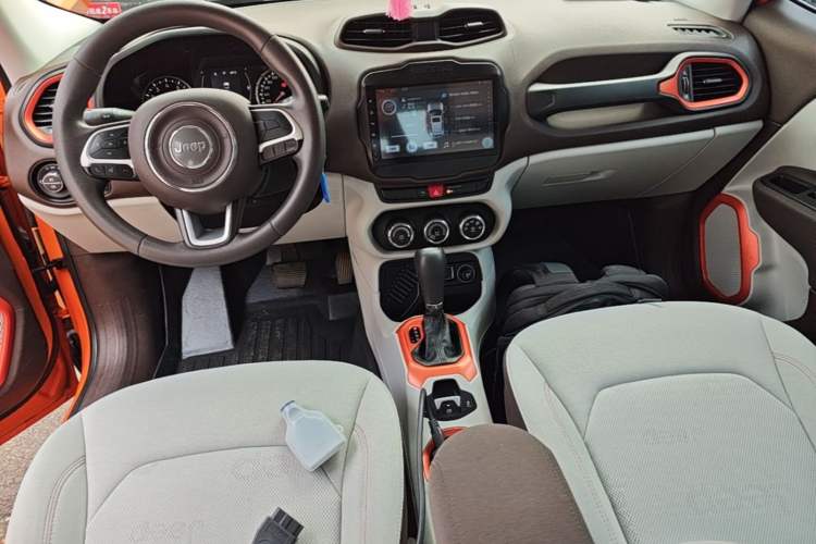 Used Jeep Renegade 2016 1.4T Automatic High-Energy Version Center Console