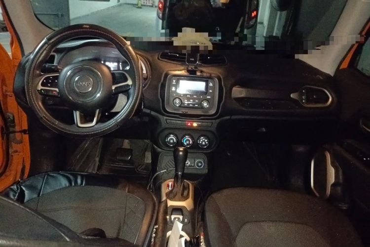 Used Jeep Renegade 2016 1.4T Automatic Kinetic Edition Center Console