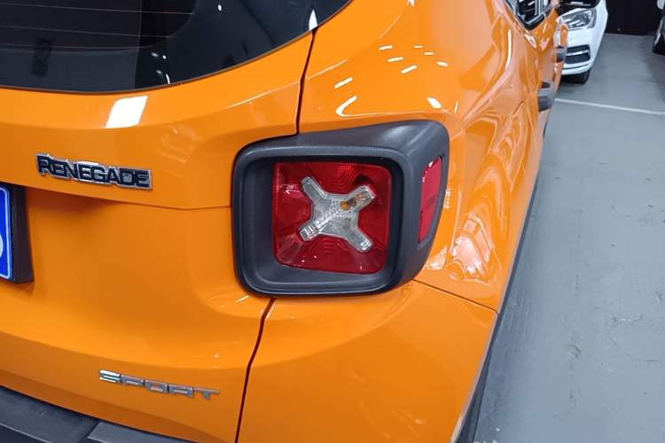 Used Jeep Renegade 2016 1.4T Automatic Kinetic Edition Exterior 3