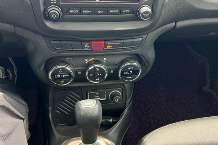 Used Jeep Renegade 2016 1.4T Automatic Jingneng Version+ Gear Lever