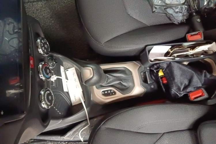Used Jeep Renegade 2016 1.4T Automatic High-Energy Version Gear Lever