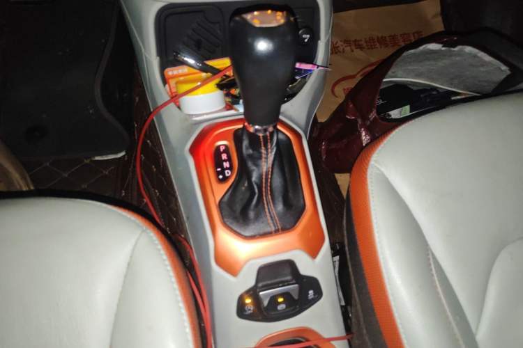 Used Jeep Renegade 2016 1.4T Automatic Smart Edition Gear Lever