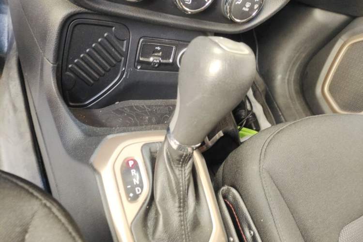 Used Jeep Renegade 2016 1.4T Automatic High-Energy Version Gear Lever