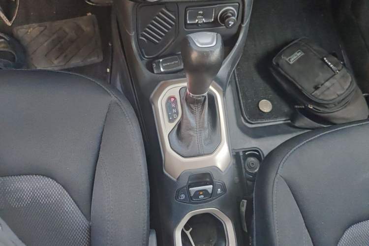 Used Jeep Renegade 2016 1.4T Automatic Jingneng Version+ Gear Lever