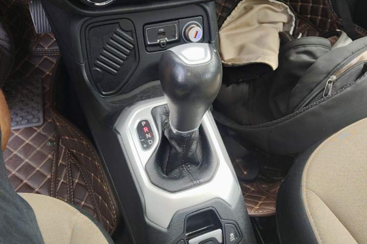 Used Jeep Renegade 2016 1.4T Automatic Jingneng Version+ Gear Lever