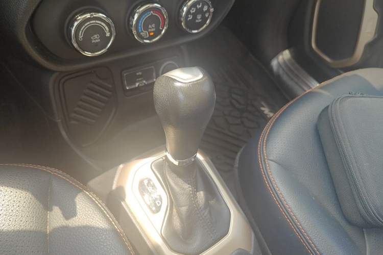 Used Jeep Renegade 2016 1.4T Automatic Jingneng Edition Gear Lever