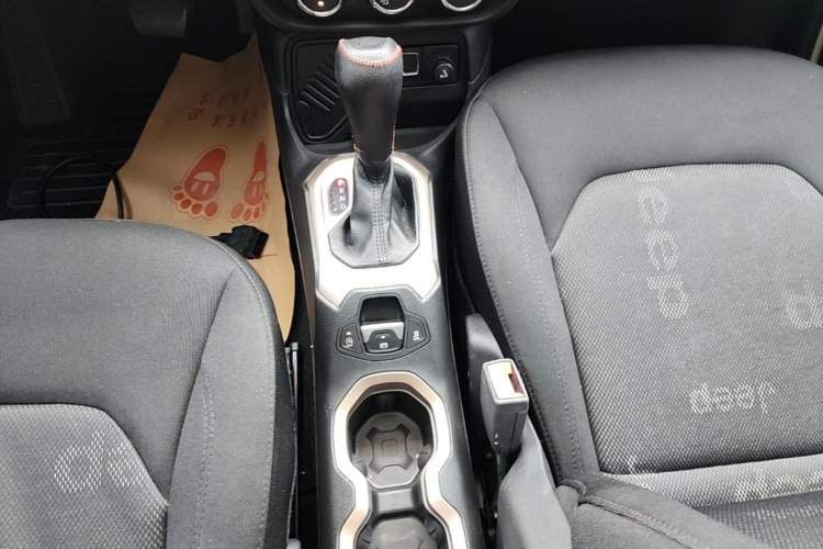 Used Jeep Renegade 2016 1.4T Automatic Jingneng Edition Gear Lever