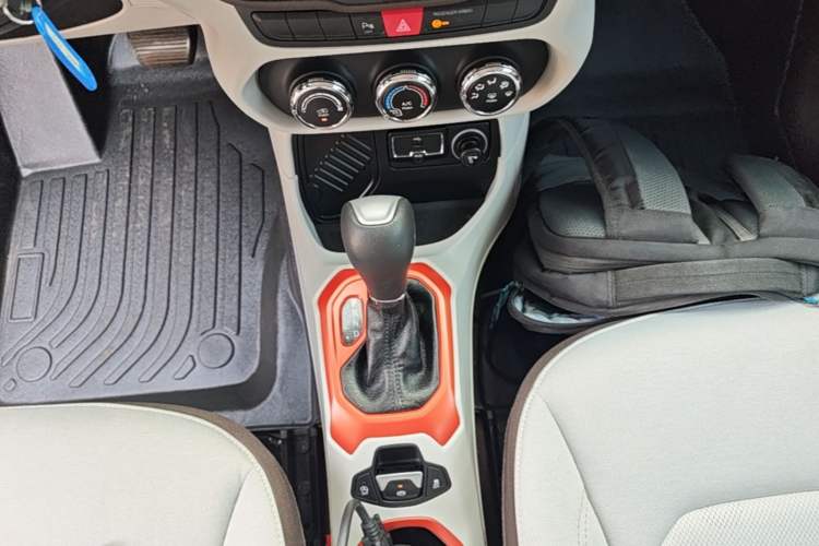 Used Jeep Renegade 2016 1.4T Automatic High-Energy Version Gear Lever