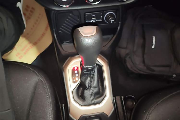 Used Jeep Renegade 2016 1.4T Automatic Jingneng Edition Gear Lever
