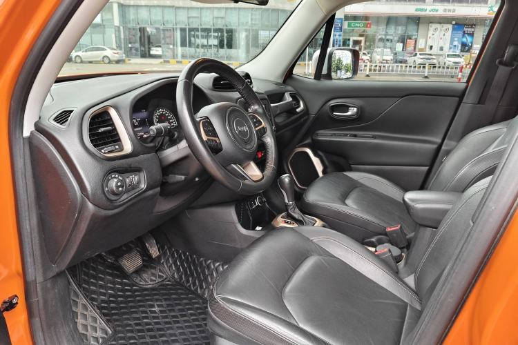 Used Jeep Renegade 2016 1.4T Automatic Smart Edition Interior 2