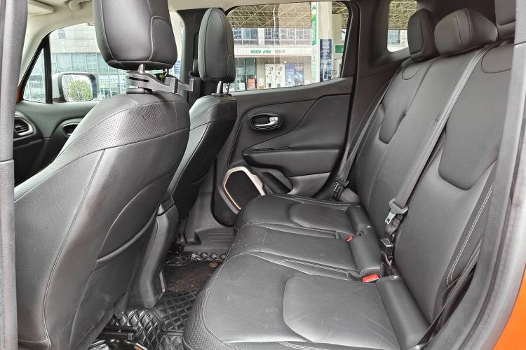 Used Jeep Renegade 2016 1.4T Automatic Smart Edition Interior 3