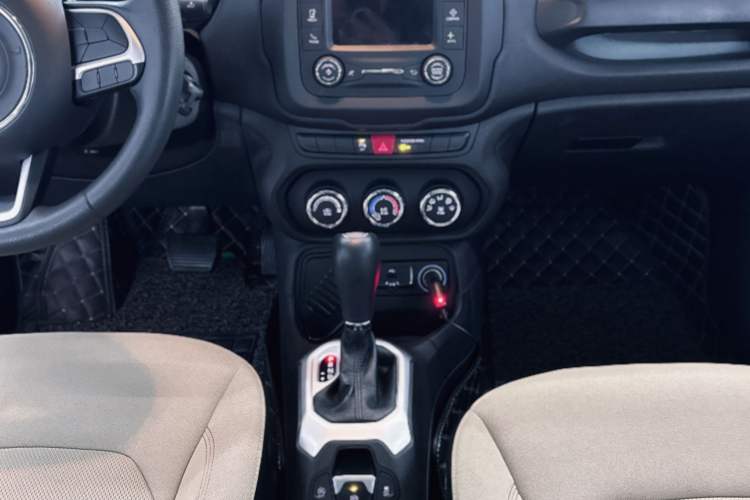 Used Jeep Renegade 2016 1.4T Automatic Jingneng Edition Interior 4
