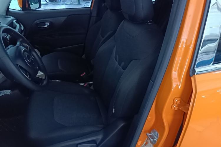 Used Jeep Renegade 2016 1.4T Automatic Kinetic Edition Left Front Seat
