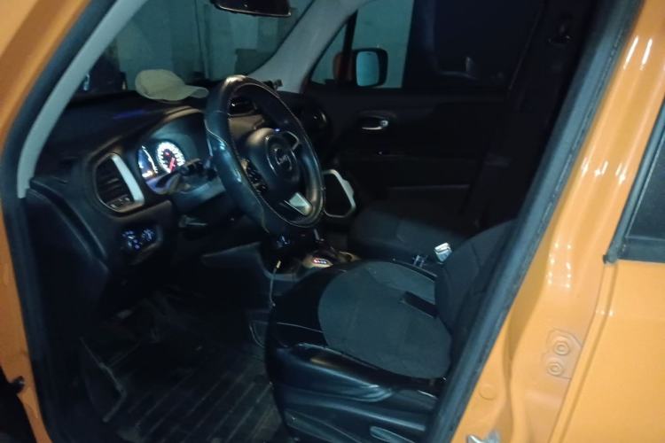 Used Jeep Renegade 2016 1.4T Automatic Kinetic Edition Left Front Seat