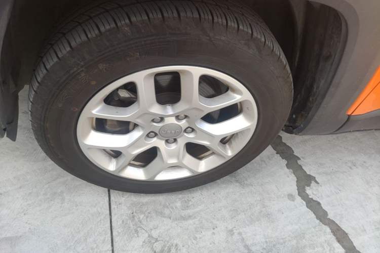 Used Jeep Renegade 2016 1.4T Automatic Jingneng Edition Left Front Wheel Hub