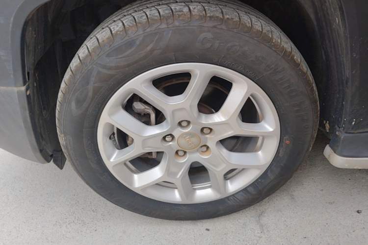Used Jeep Renegade 2016 1.4T Automatic Jingneng Version+ Left Front Wheel Hub