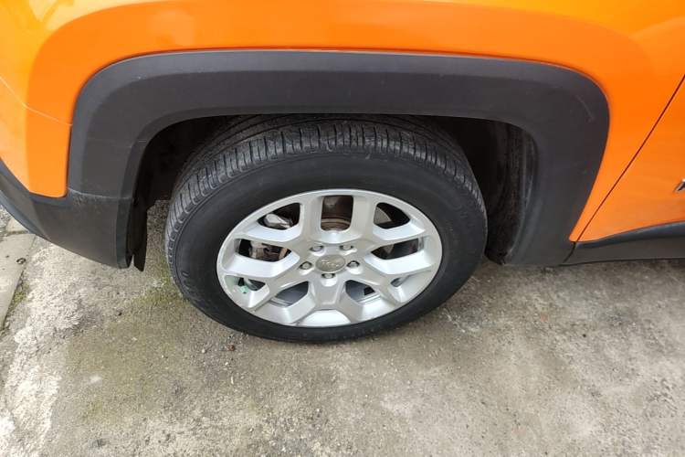 Used Jeep Renegade 2016 1.4T Automatic Jingneng Edition Left Front Wheel Hub