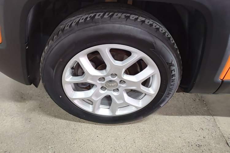 Used Jeep Renegade 2016 1.4T Automatic Jingneng Edition Left Front Wheel Hub