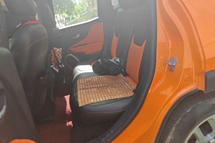 Used Jeep Renegade 2016 1.4T Automatic Jingneng Edition Left Rear Seat