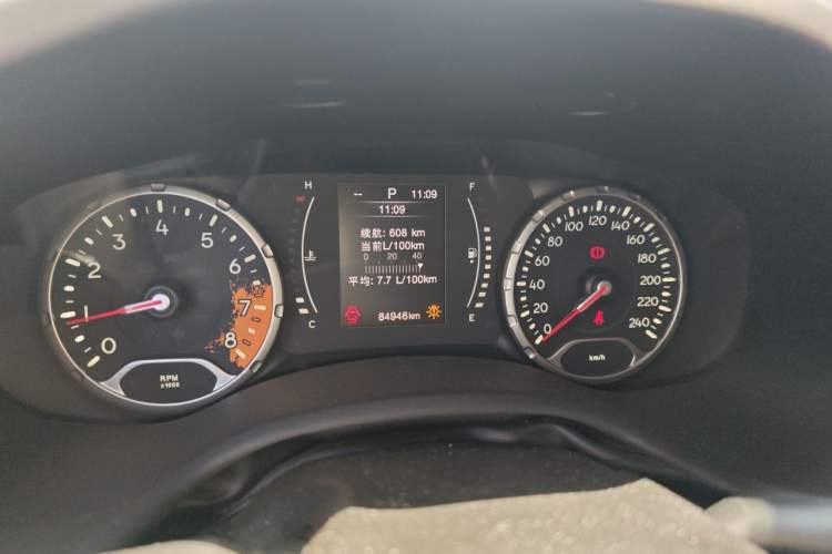 Used Jeep Renegade 2016 1.4T Automatic High-Energy Version Odometer Close Up