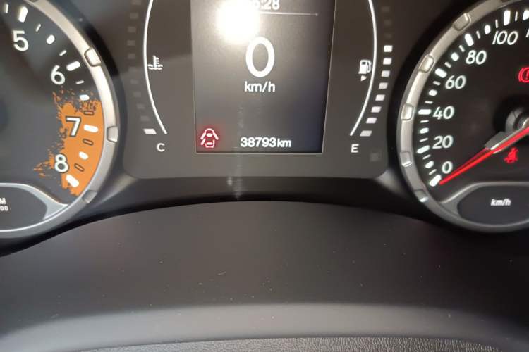 Used Jeep Renegade 2016 1.4T Automatic High-Energy Version Odometer Close Up
