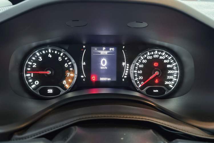 Used Jeep Renegade 2016 1.4T Automatic Jingneng Edition Odometer Close Up