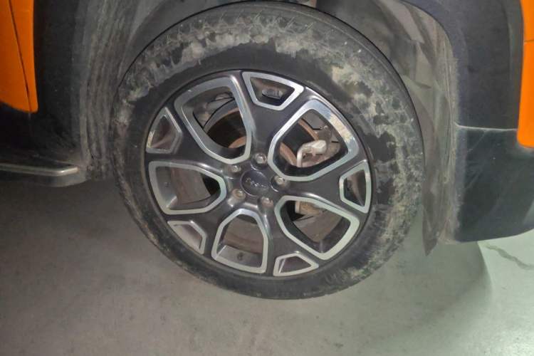Used Jeep Renegade 2016 1.4T Automatic Smart Edition Right Front Wheel Hub