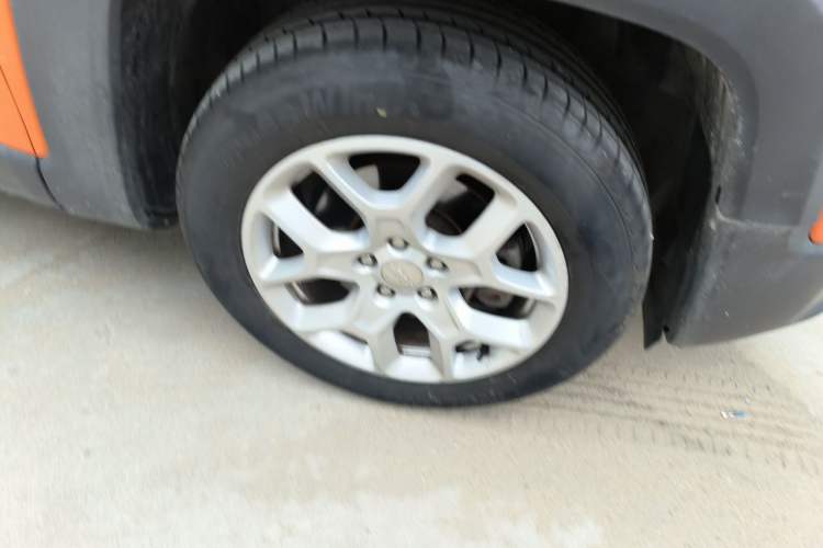 Used Jeep Renegade 2016 1.4T Automatic Jingneng Version+ Right Front Wheel Hub