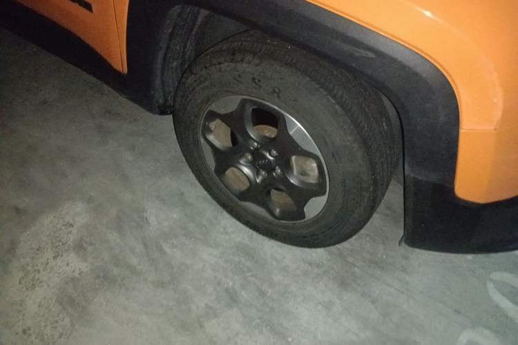 Used Jeep Renegade 2016 1.4T Automatic Kinetic Edition Right Front Wheel Hub