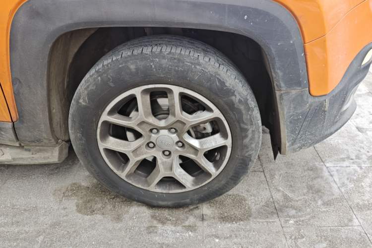 Used Jeep Renegade 2016 1.4T Automatic Jingneng Edition Right Front Wheel Hub
