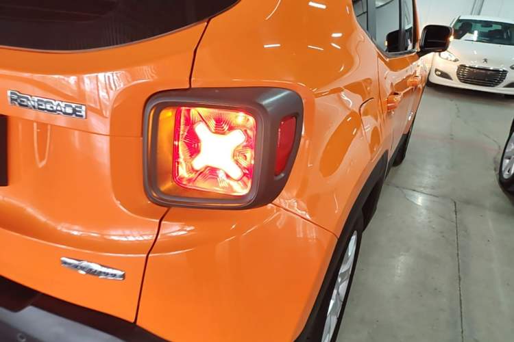 Used Jeep Renegade 2016 1.4T Automatic Jingneng Edition Right Rear Taillight