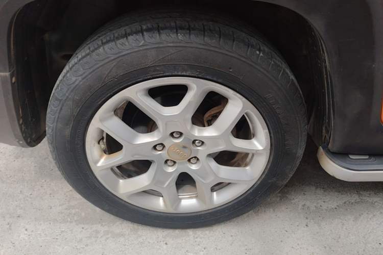 Used Jeep Renegade 2016 1.4T Automatic Jingneng Version+ Right Rear Wheel Hub