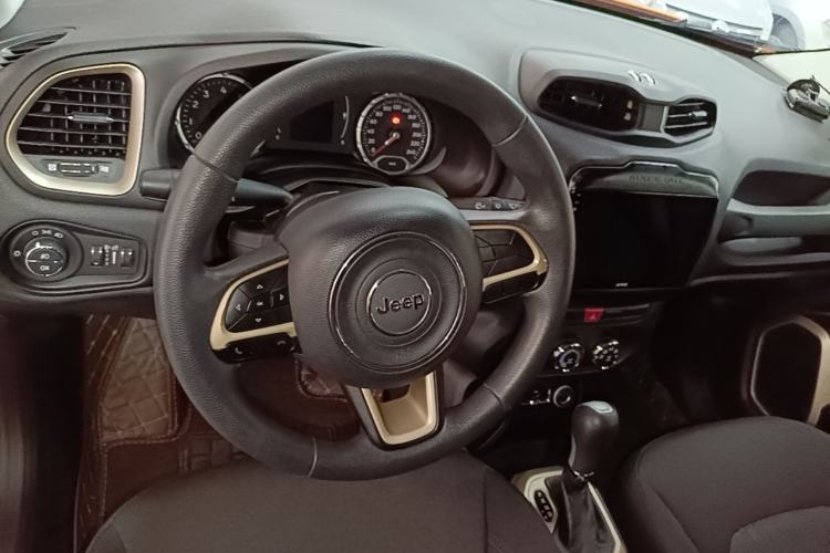 Used Jeep Renegade 2016 1.4T Automatic Kinetic Edition Steering Wheel