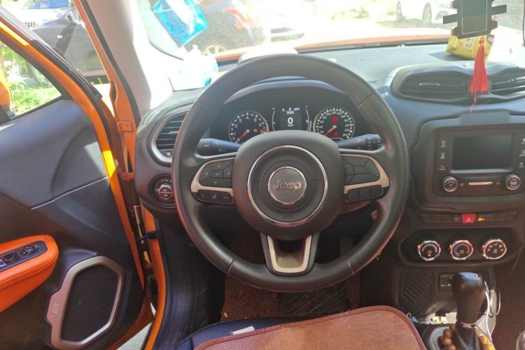 Used Jeep Renegade 2016 1.4T Automatic Jingneng Edition Steering Wheel
