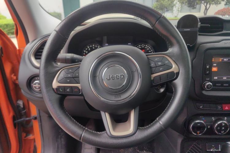 Used Jeep Renegade 2016 1.4T Automatic Smart Edition Steering Wheel
