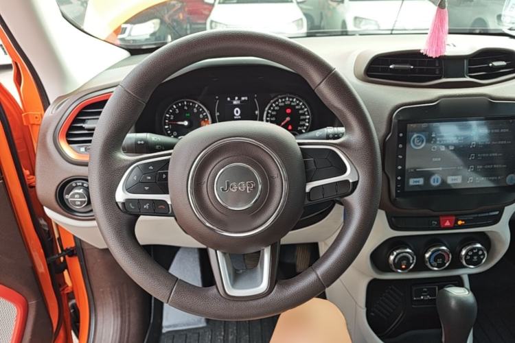 Used Jeep Renegade 2016 1.4T Automatic High-Energy Version Steering Wheel