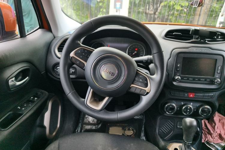Used Jeep Renegade 2016 1.4T Automatic Jingneng Version+ Steering Wheel