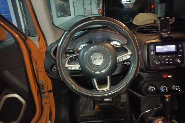 Used Jeep Renegade 2016 1.4T Automatic Kinetic Edition Steering Wheel