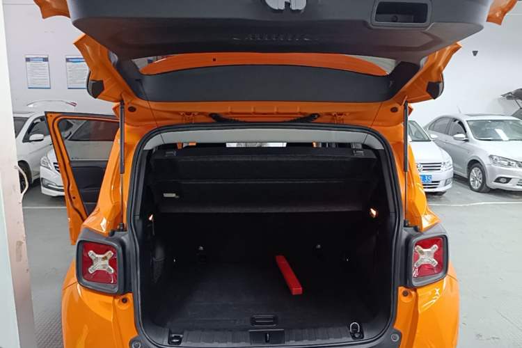 Used Jeep Renegade 2016 1.4T Automatic Kinetic Edition Trunk