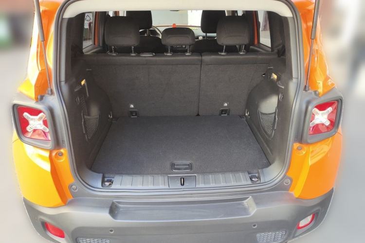 Used Jeep Renegade 2016 1.4T Automatic High-Energy Version Trunk