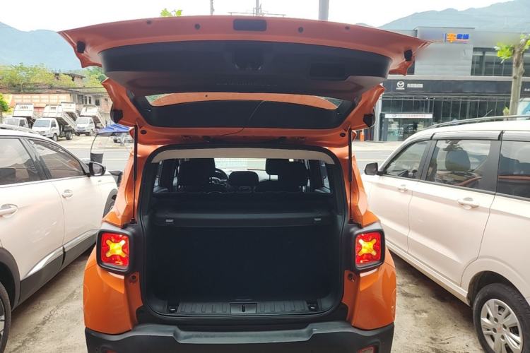 Used Jeep Renegade 2016 1.4T Automatic Jingneng Edition Trunk