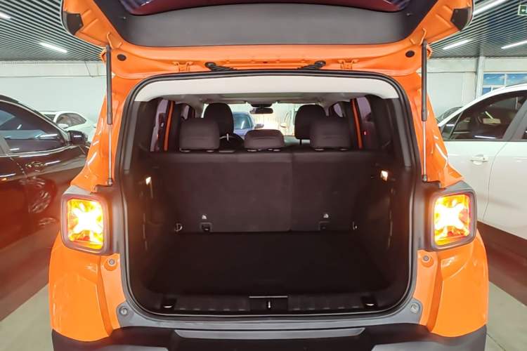Used Jeep Renegade 2016 1.4T Automatic Jingneng Edition Trunk