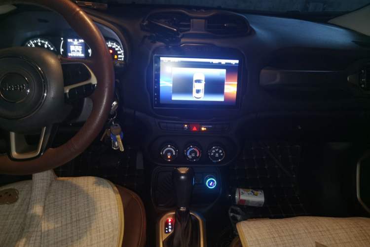 Used Jeep Renegade 2016 1.4T Automatic Jingneng Edition Audio And AC Panel