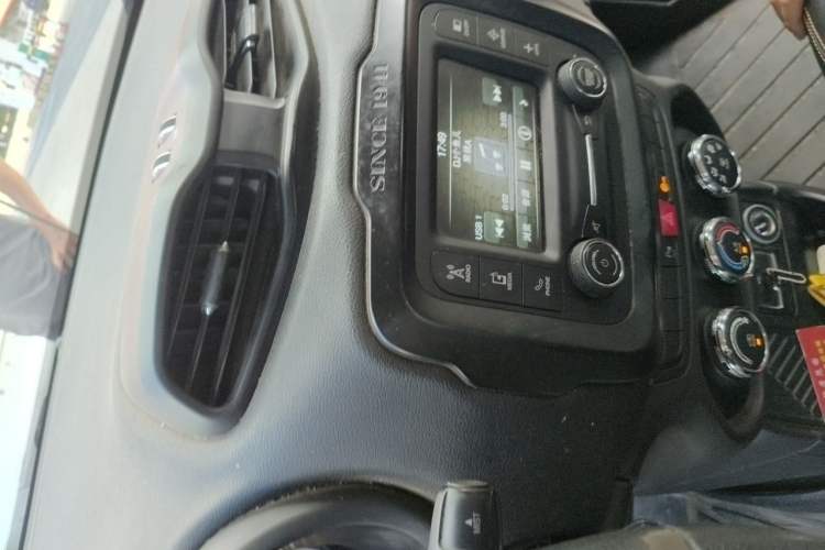 Used Jeep Renegade 2016 1.4T Automatic High-Energy Version Audio And AC Panel