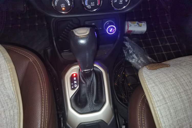 Used Jeep Renegade 2016 1.4T Automatic Jingneng Edition Gear Lever