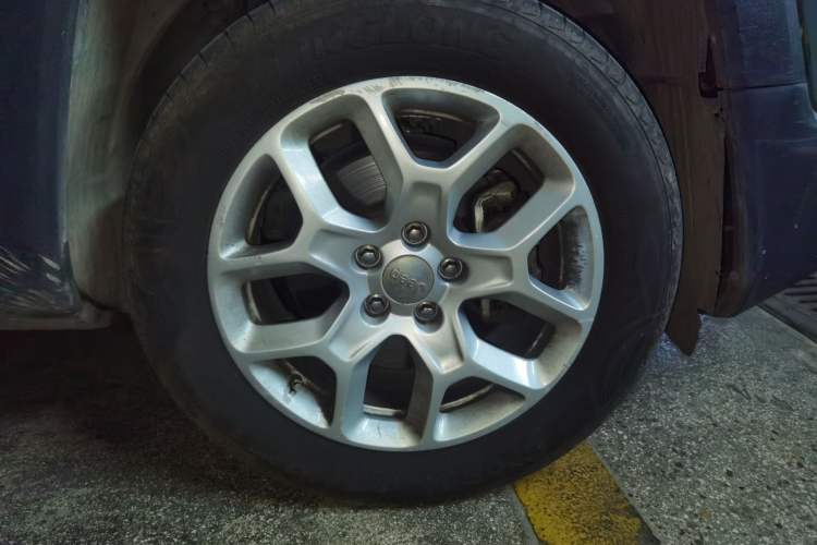 Used Jeep Renegade 2016 1.4T Automatic Jingneng Edition Right Front Wheel Hub