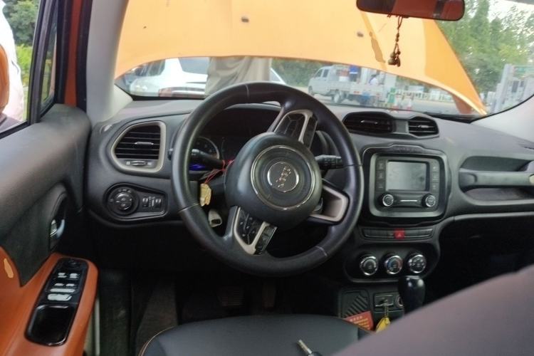 Used Jeep Renegade 2016 1.4T Automatic High-Energy Version Steering Wheel
